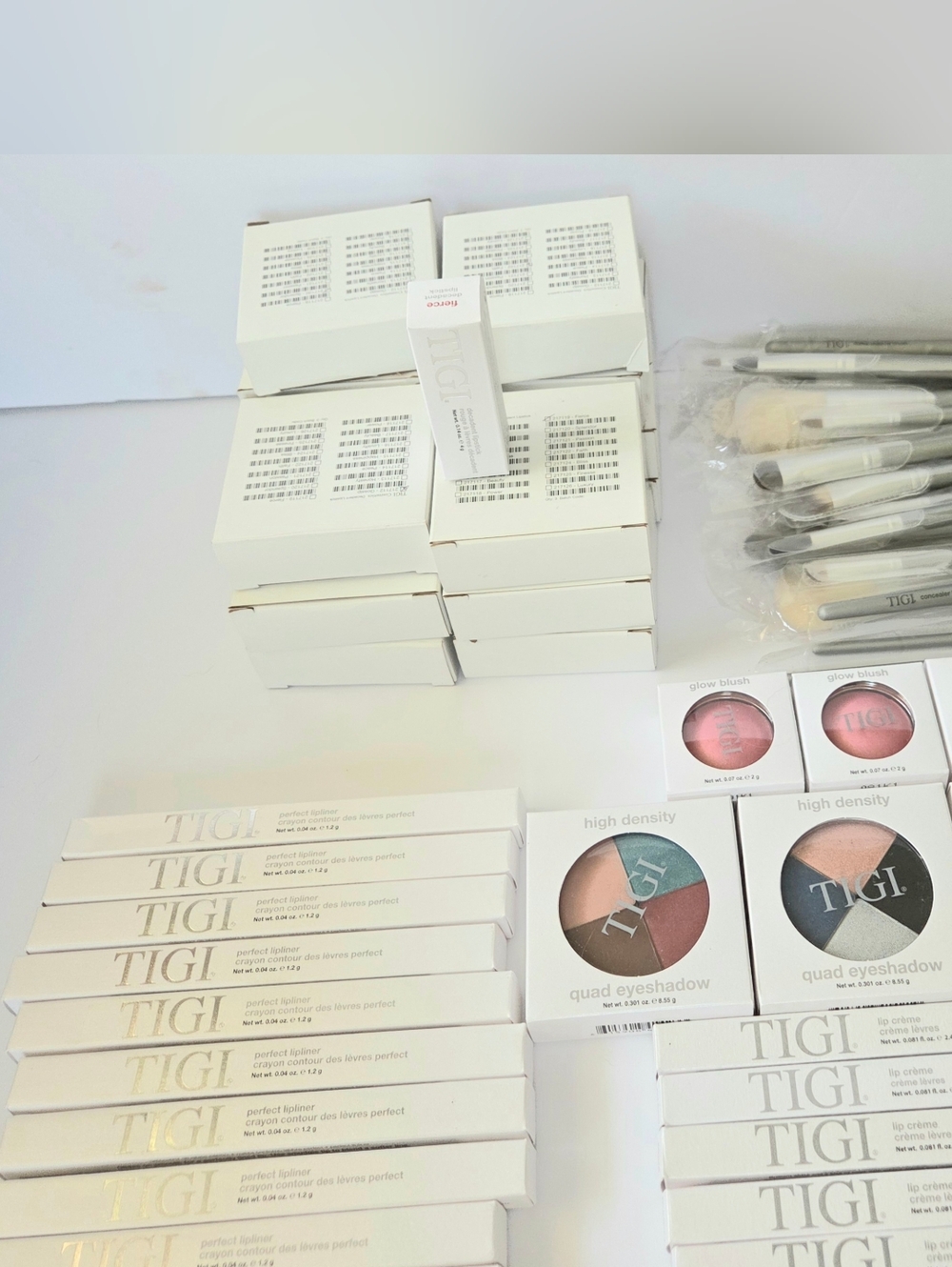 LOT OF 85 TIGI COSMETICS, LIPSTICK, LIPLINER,  BLUSH, EYESHADOW, BRUSHES, NIB